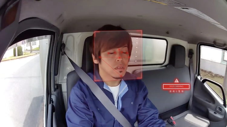 DRIVE CHART AIカメラのドライバーモニタリングイメージ